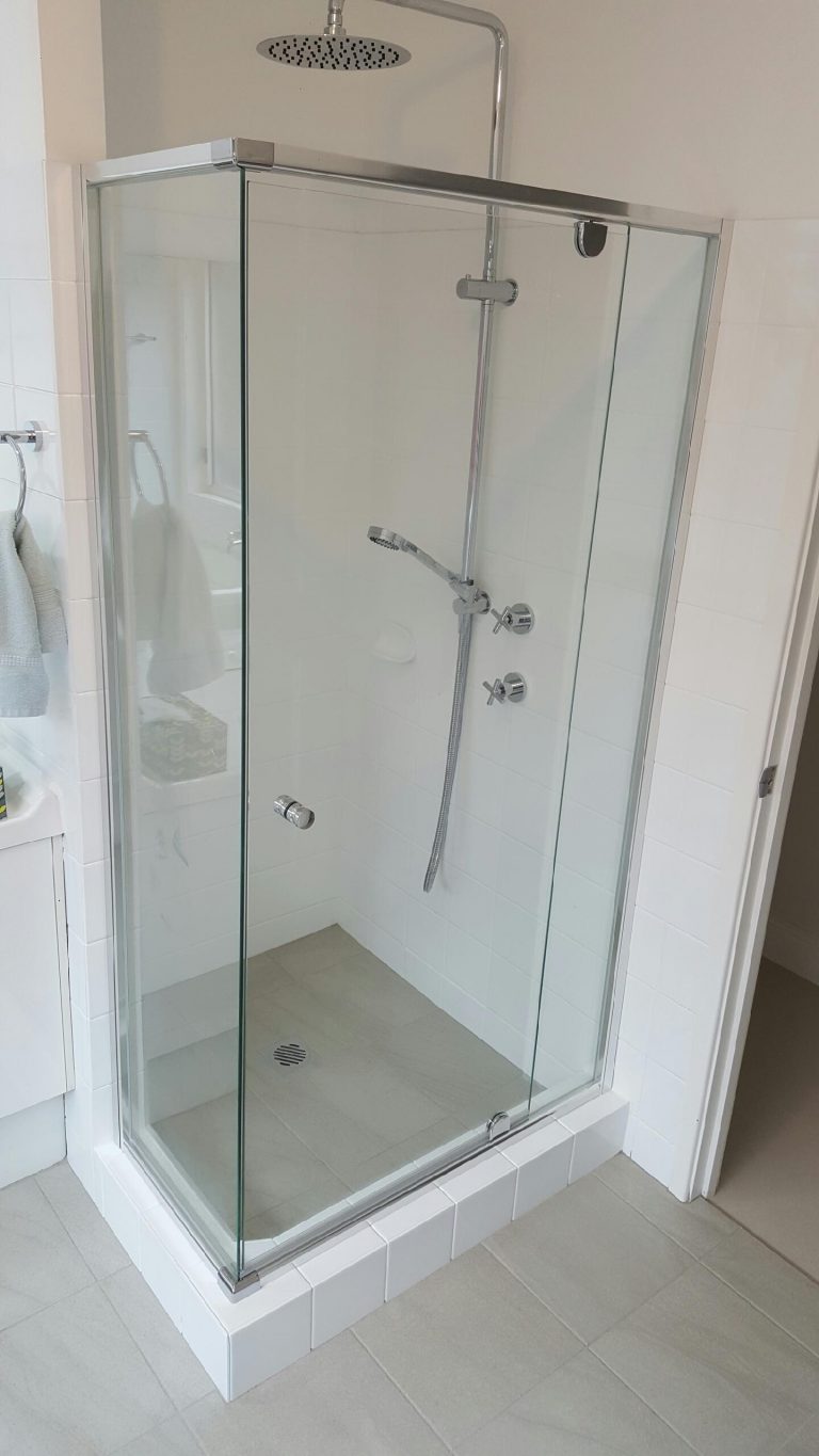 Semi Frameless Shower on Tiled Hob | Pro Shower screens and Wardrobes